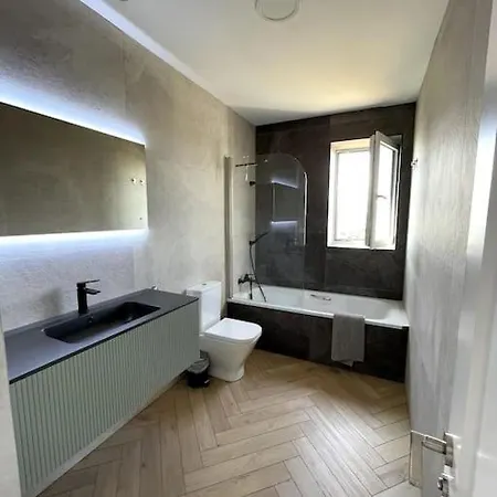 Casa Albuerne * Χιχόν